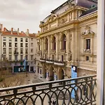 Du Theatre Otel 2*