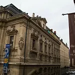 Du Théatre 2* Lione