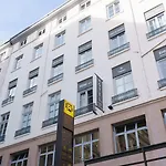 Du Théatre Hotel 2*