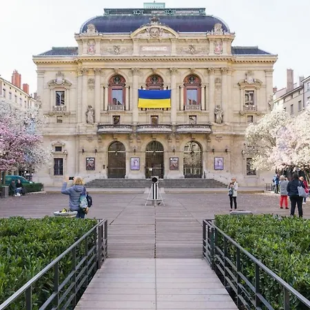 Du Theatre Otel