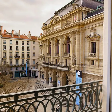 Du Theatre Otel 2*