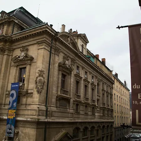 Du Theatre 2* Lyon